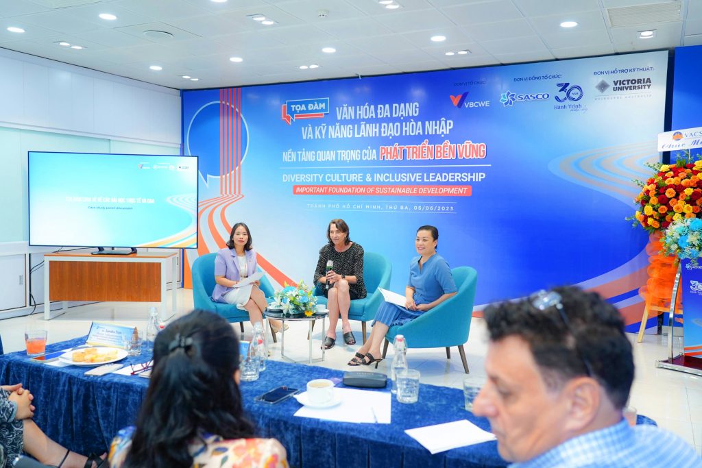 Tọa đàm được phối hợp tổ chức bởi SASCO cùng Mạng lưới doanh nghiệp Việt Nam hỗ trợ phát triển quyền năng phụ nữ (VBCWE) và sự hỗ trợ kỹ thuật của Trường Đại học Victoria - Úc